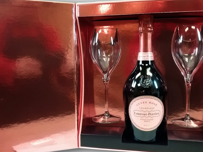 champagne set with glasses